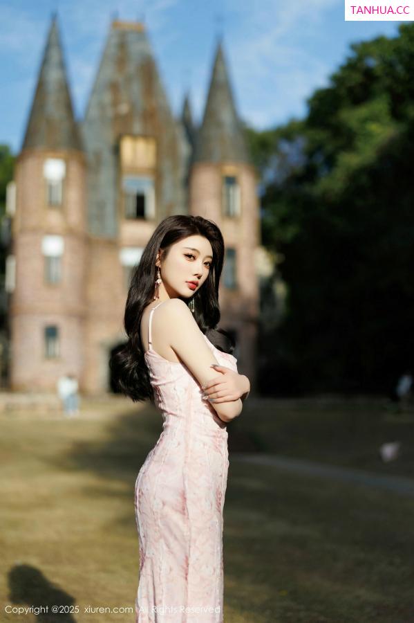 杨晨晨 sugar小甜心CC [XiuRen]高清写真图 2025.02.14 No.9886 杨晨晨Yome 丝袜美腿第7张图片